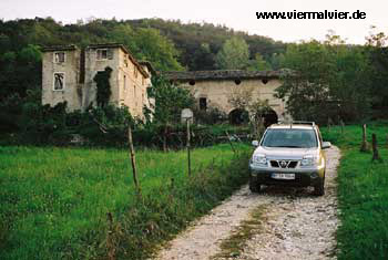 Nissan Geländewagen Motiv Bauernhof