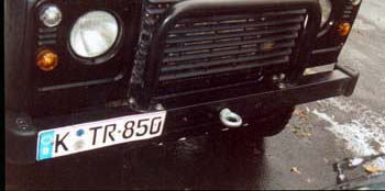 Geländewagen Defender mit Schleppöse